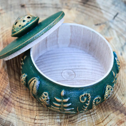 emerald forest meadow wooden pot with lid open