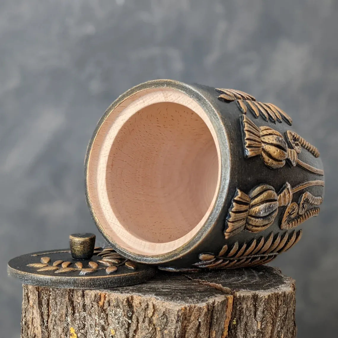 enchantment of the forest: wooden potter with a lid, inside view