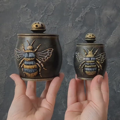 Witch Bee: wooden pot with a lid