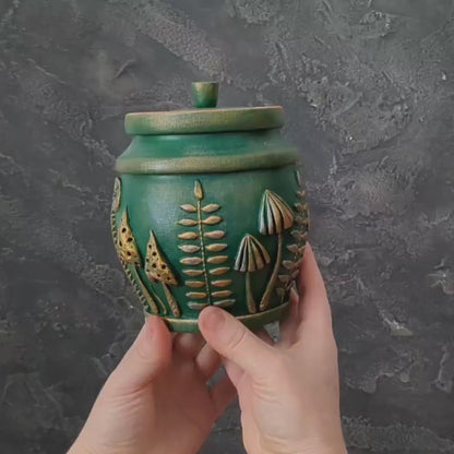 Amanita mushroom: emerald green pot with lid