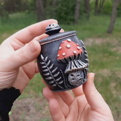 Fly agaric mushroom: wooden pot with lid