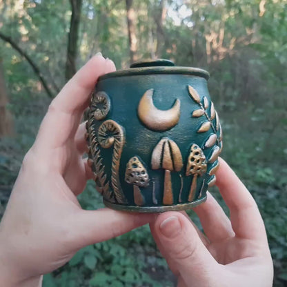 Witch's glade: emerald green pot with lid