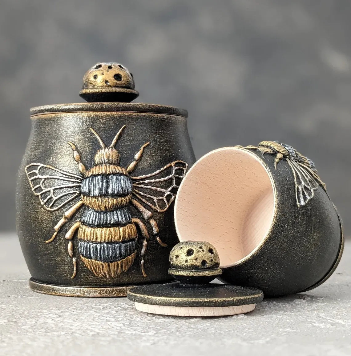 witch bee wooden pot with lid collection