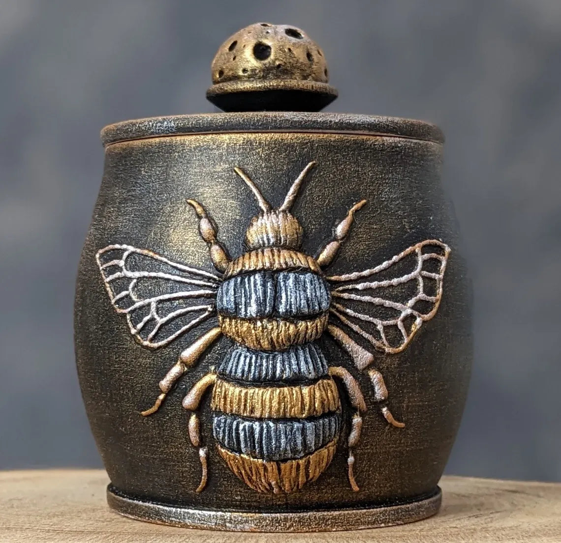 witch bee wooden pot with lid  