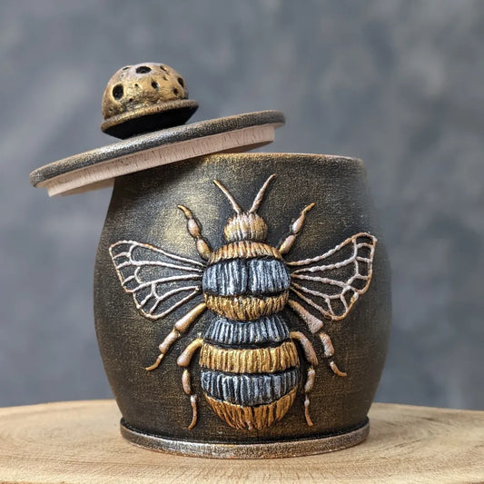 witch bee wooden pot with lid front view